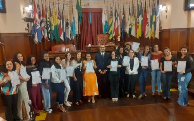 Câmara dos Vereadores homenageia auxiliares de creche