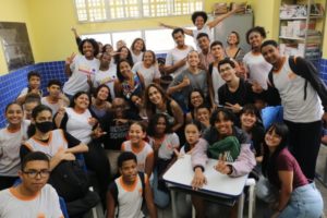 Ator Nando Cunha visita Escola Municipal Alberto Torres, no Centro