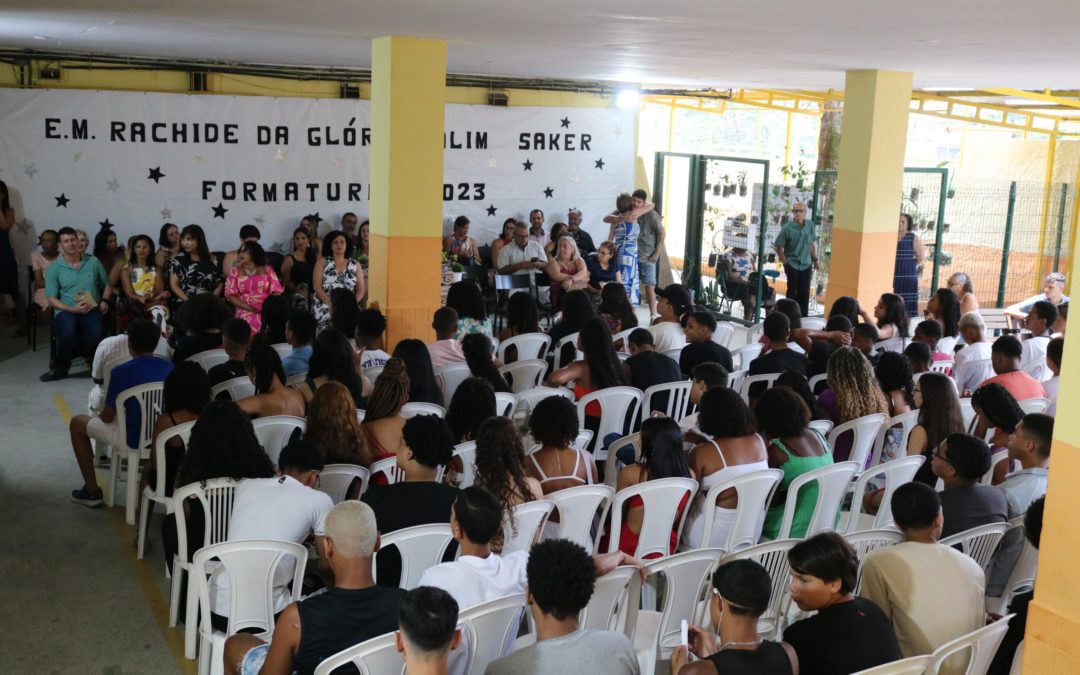 Escolas fazem festa para comemorar o fim do ano letivo